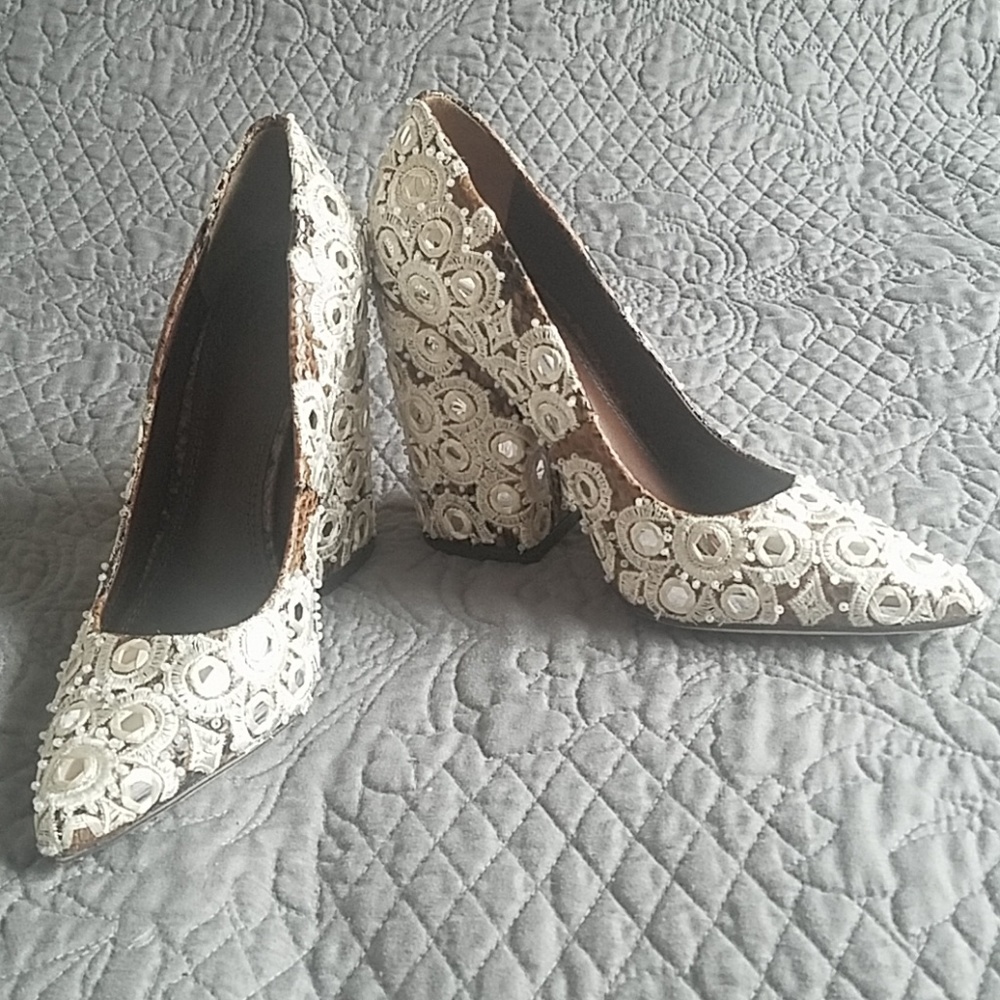 NWOT- Tory Burch Francesca Embroidered Pump